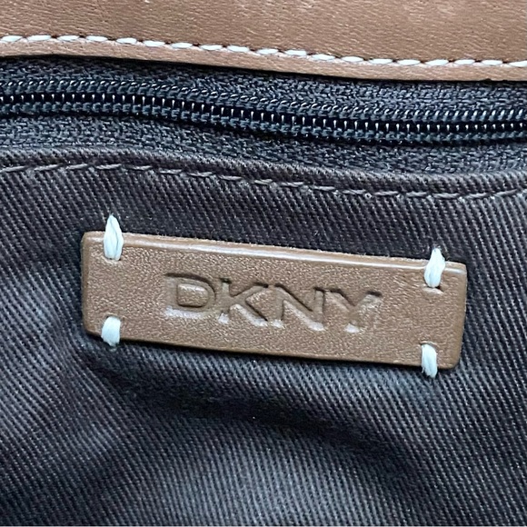 Vintage DKNY Y2K Tan Leather Shoulder Bag - Picture 13 of 16